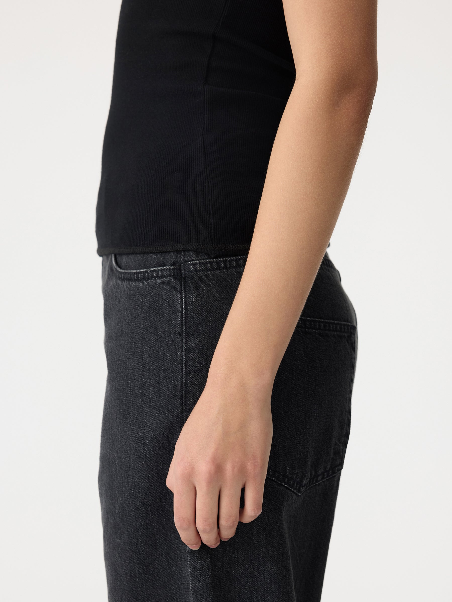 low scooped rib tank, black