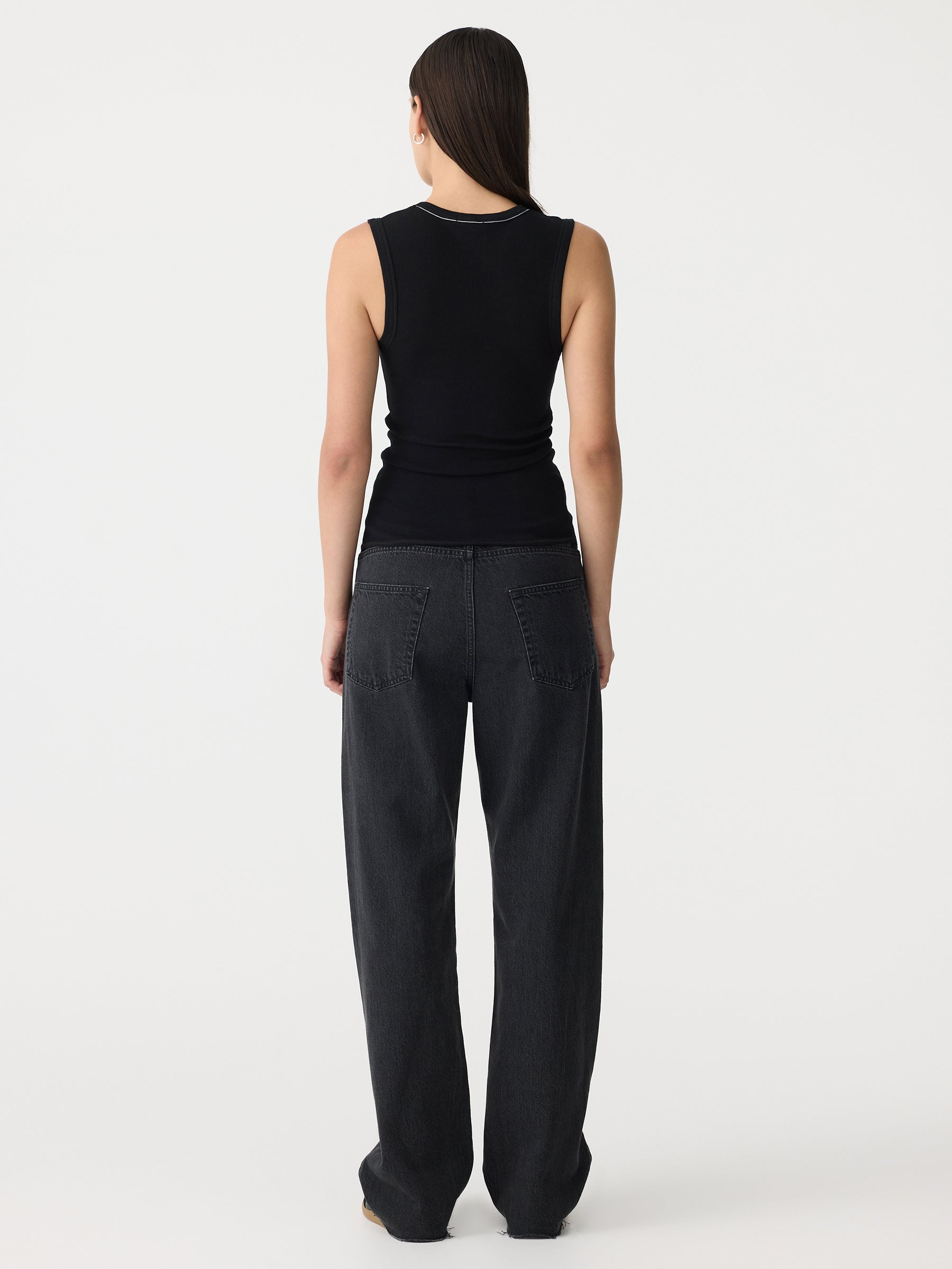 low scooped rib tank, black