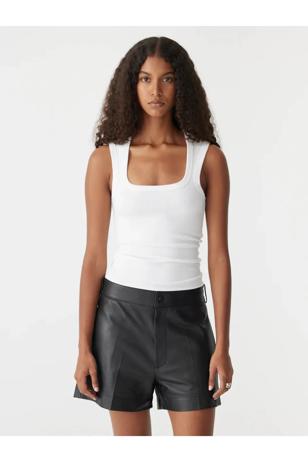 Low scooped rib tank, white