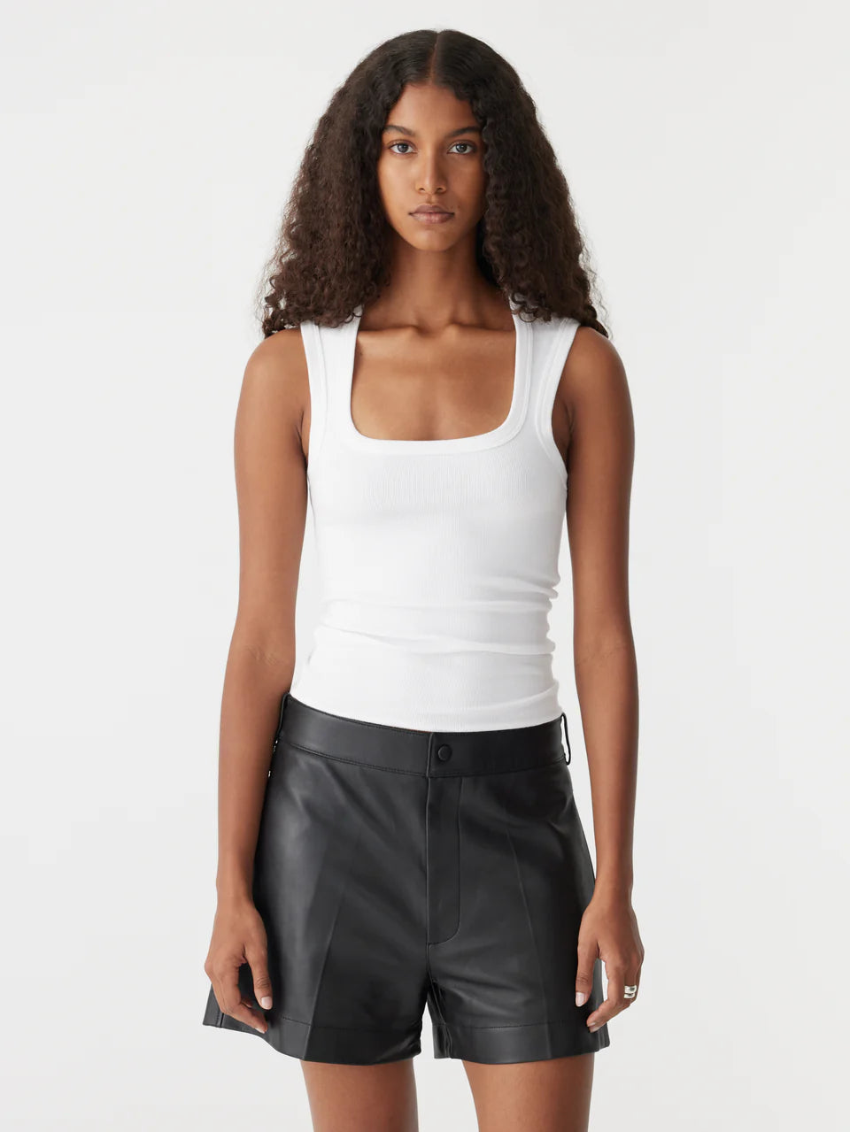 Low scooped rib tank, white