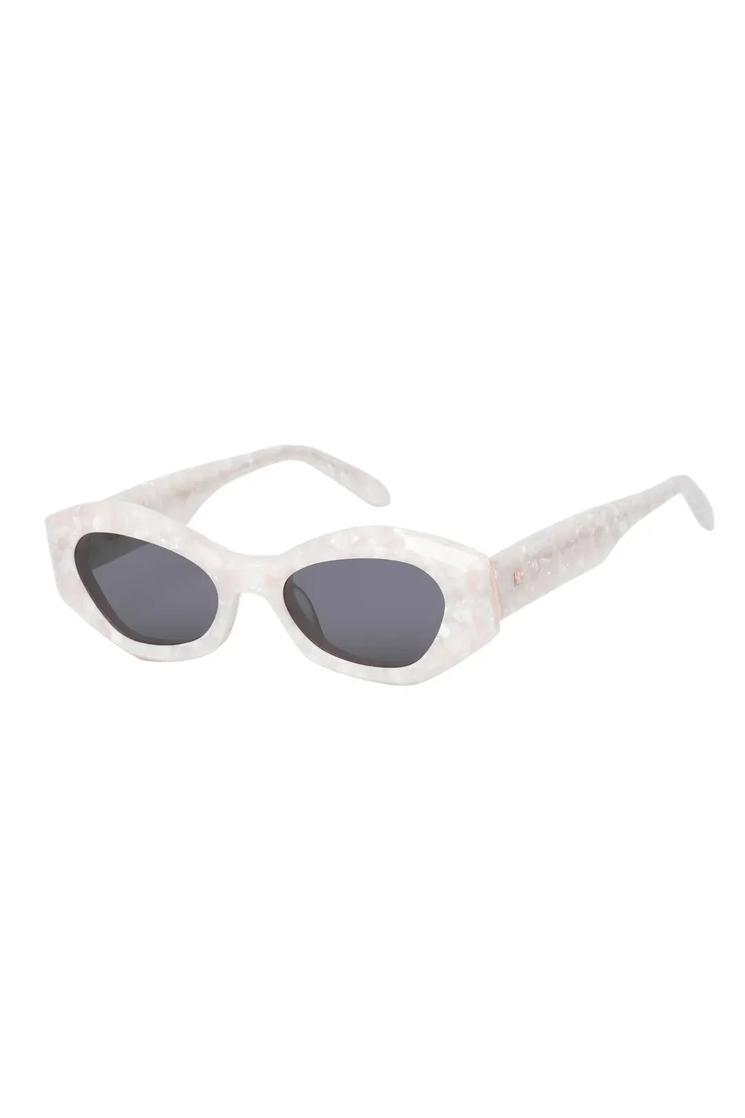 Rufus ft pearl white w/ black lens