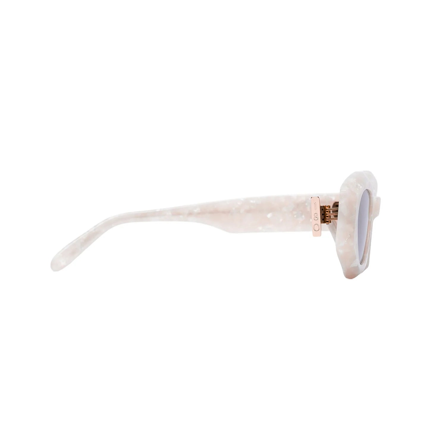 Rufus ft pearl white w/ black lens