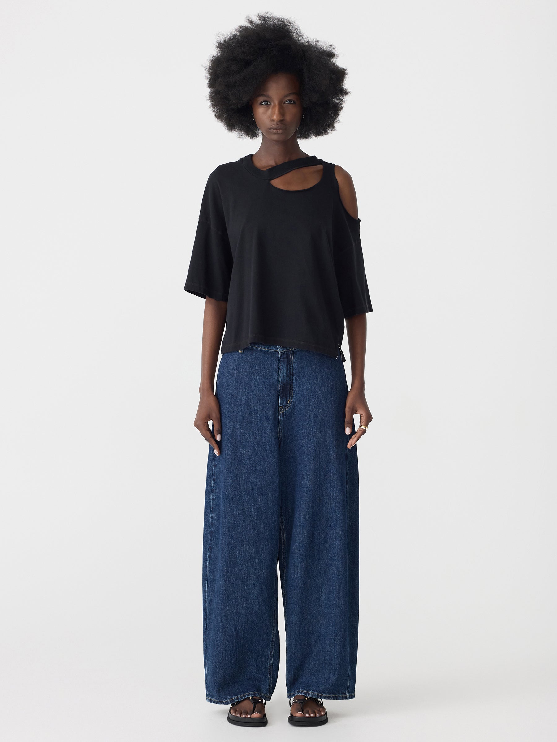 Midweight cutout T-shirt, black