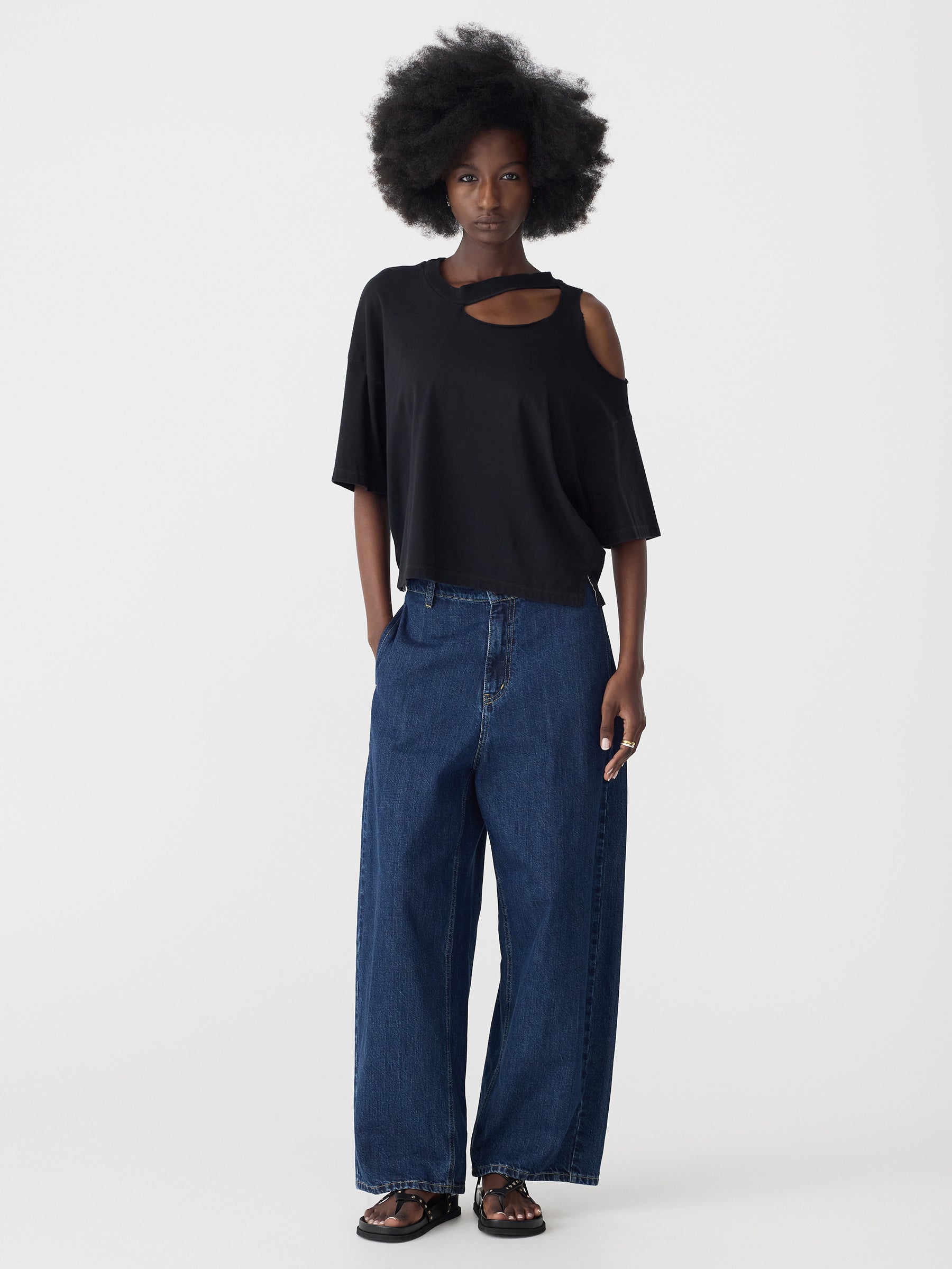 Midweight cutout T-shirt, black