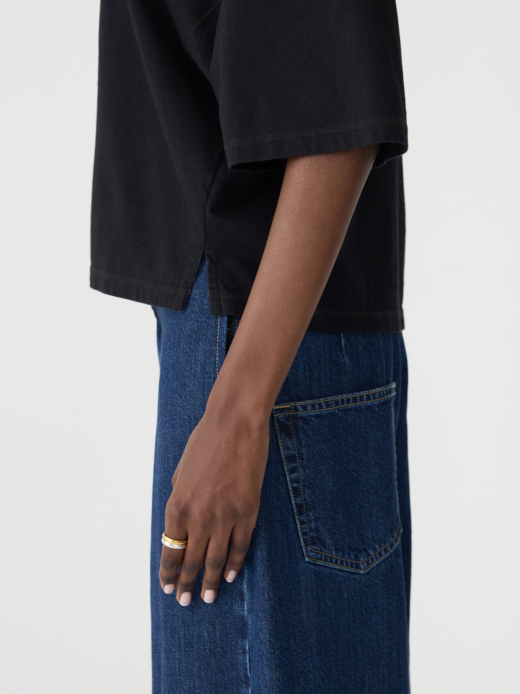 Midweight cutout T-shirt, black