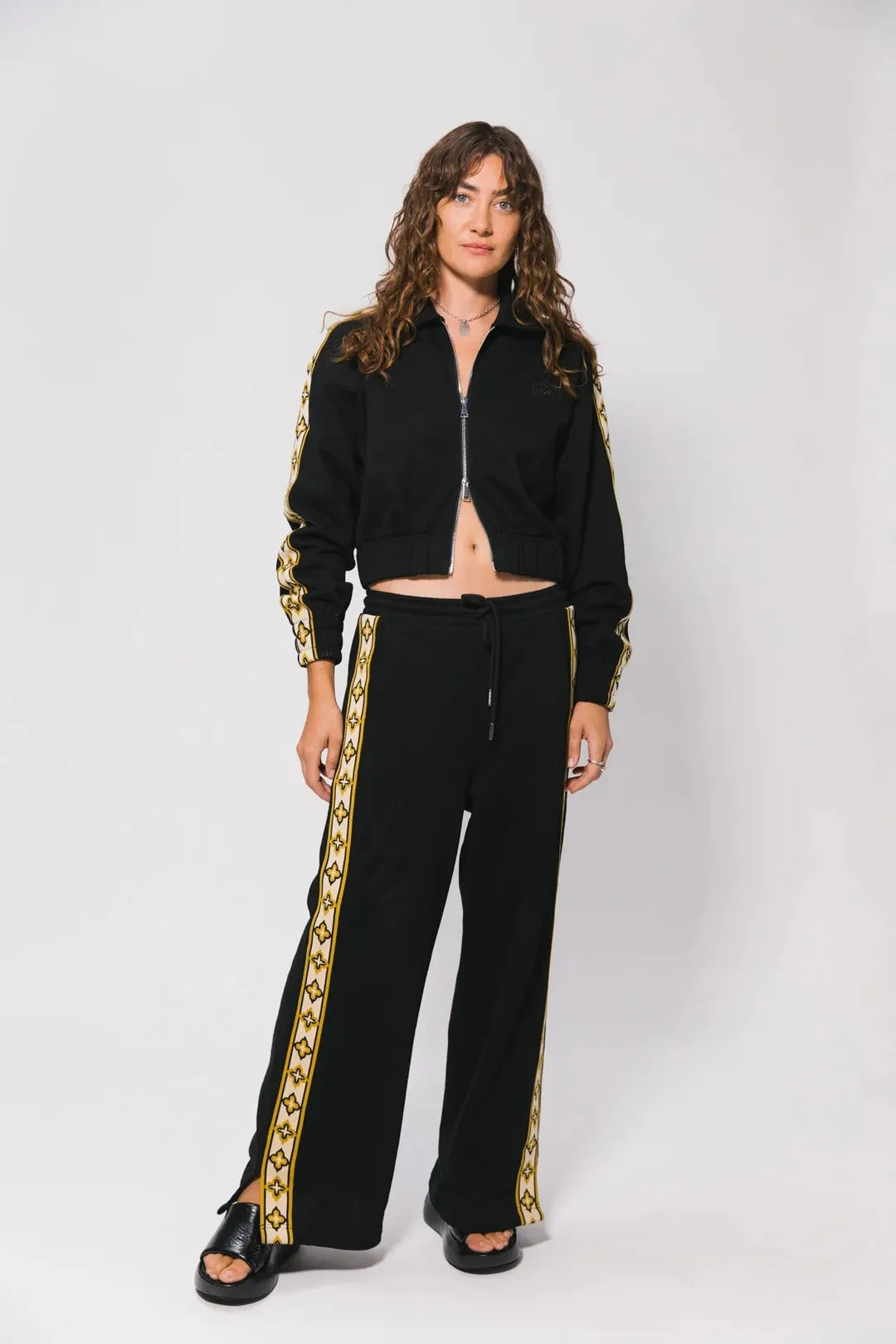 Black diamond cropped zip jacket