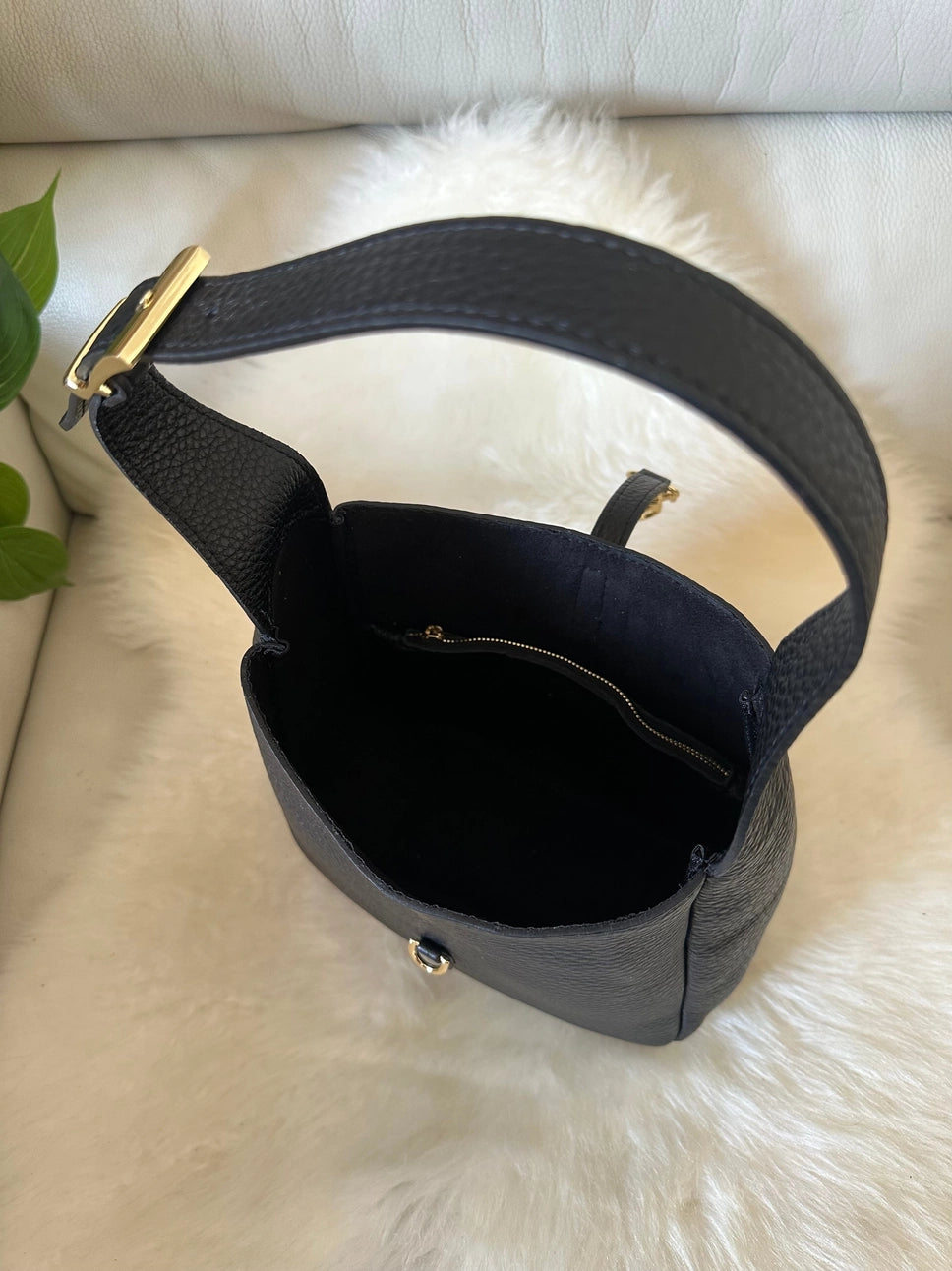 Laura premium leather shoulder bag