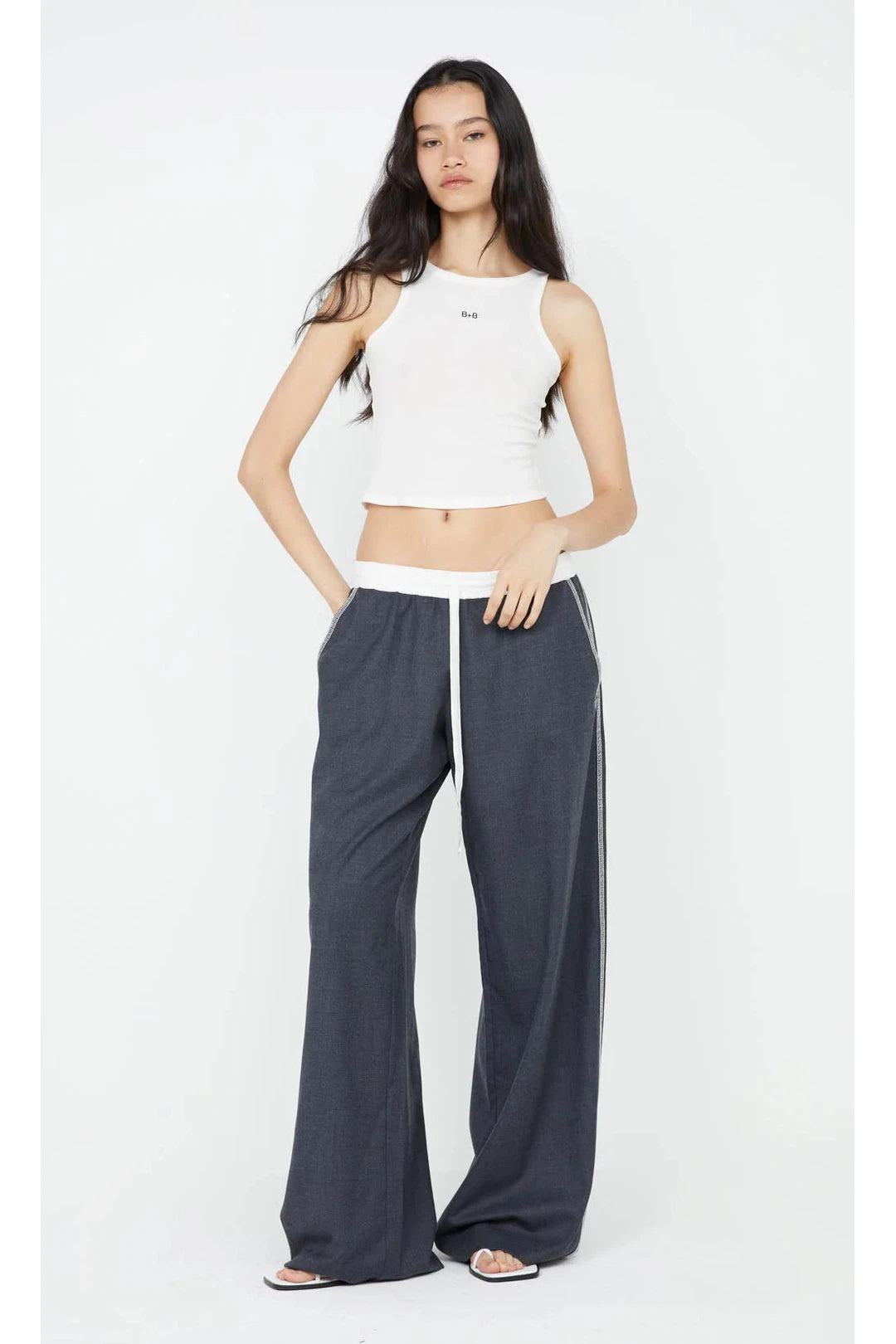 Aster drawstring pant, charcoal/white