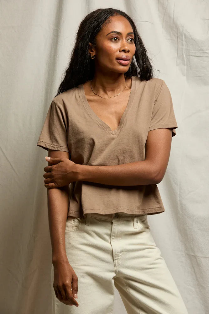 Beckett v neck tee, mocha