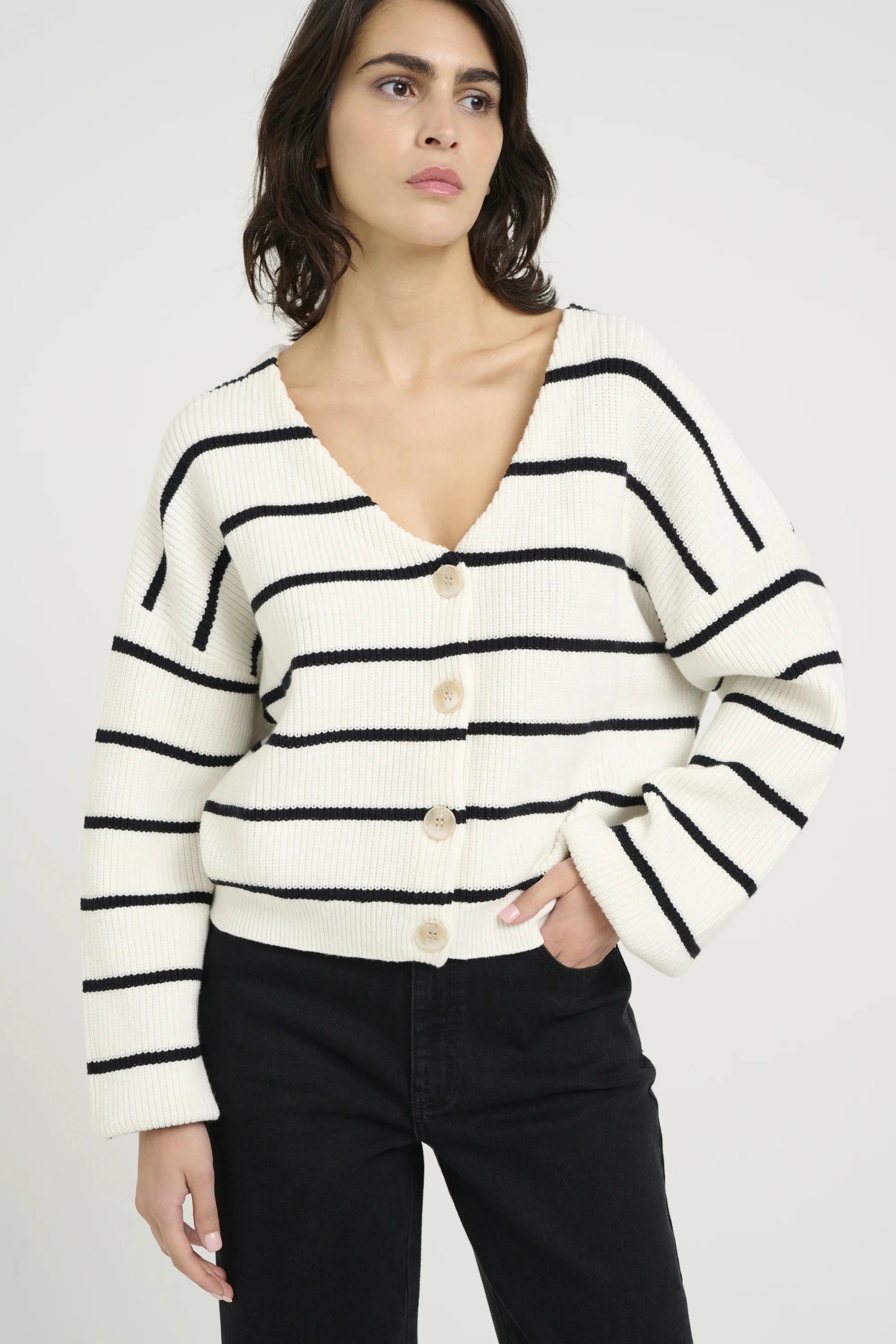 Meba gz cardigan, egret w black stripe