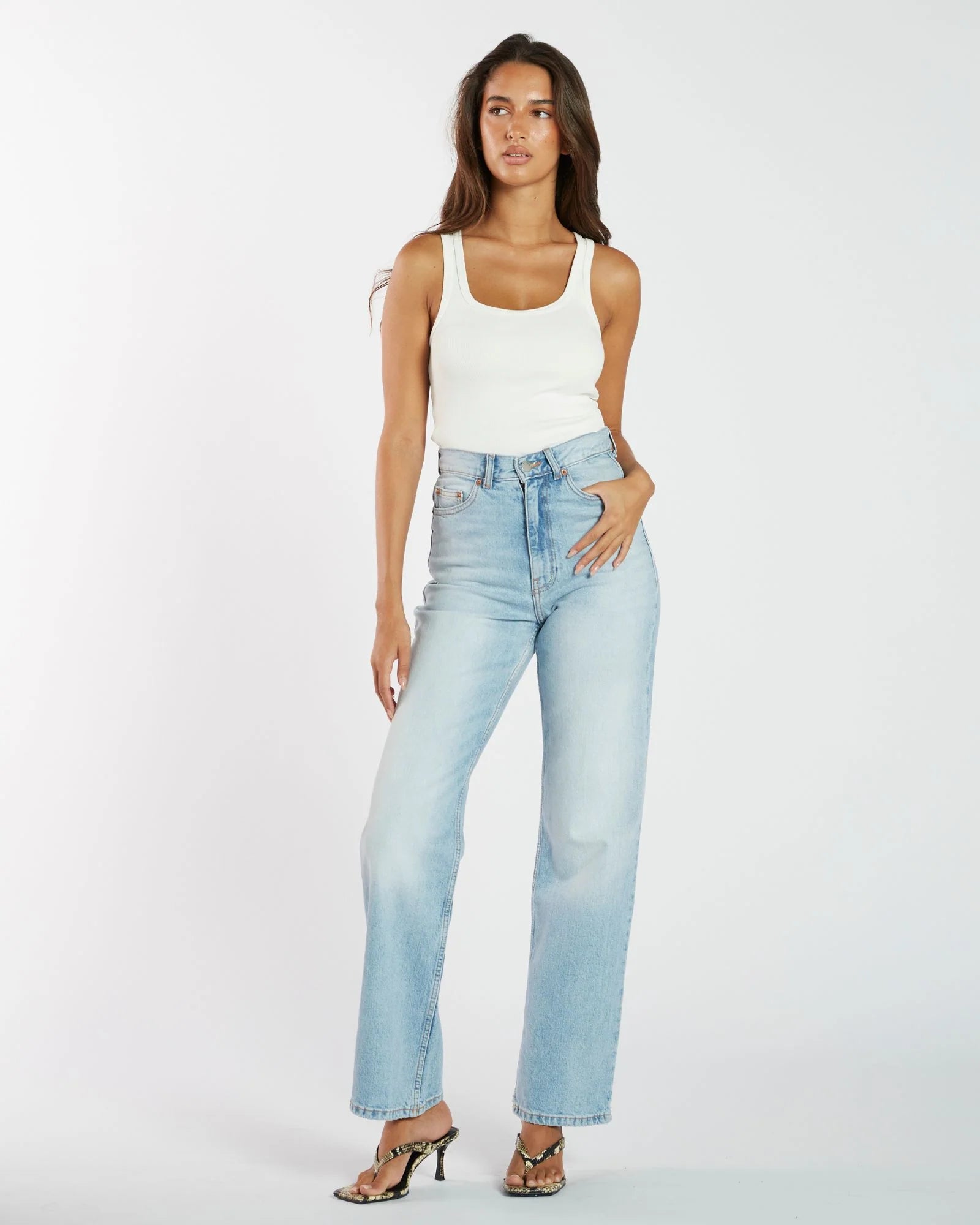 Echo straight jeans, blue light fade