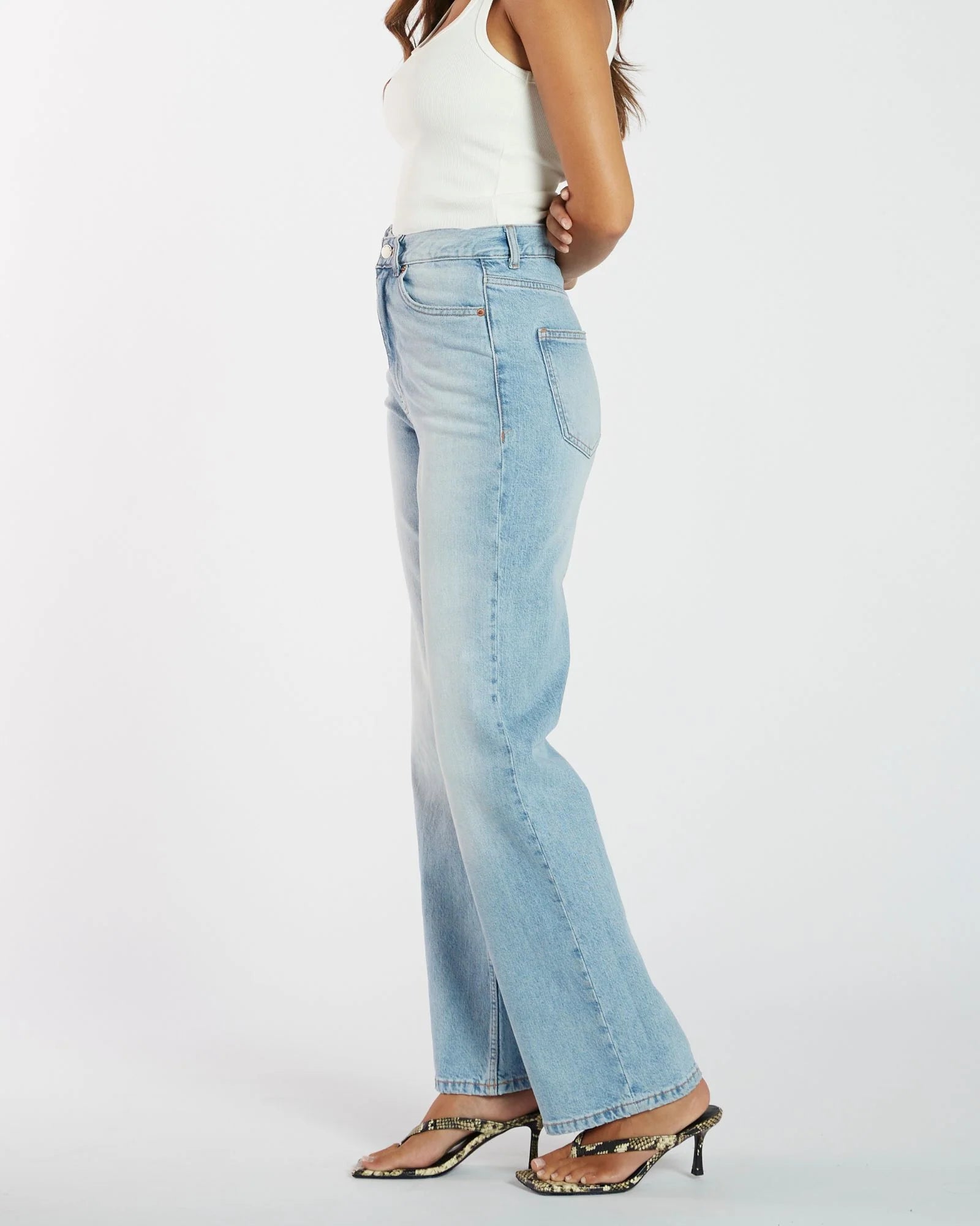 Echo straight jeans, blue light fade
