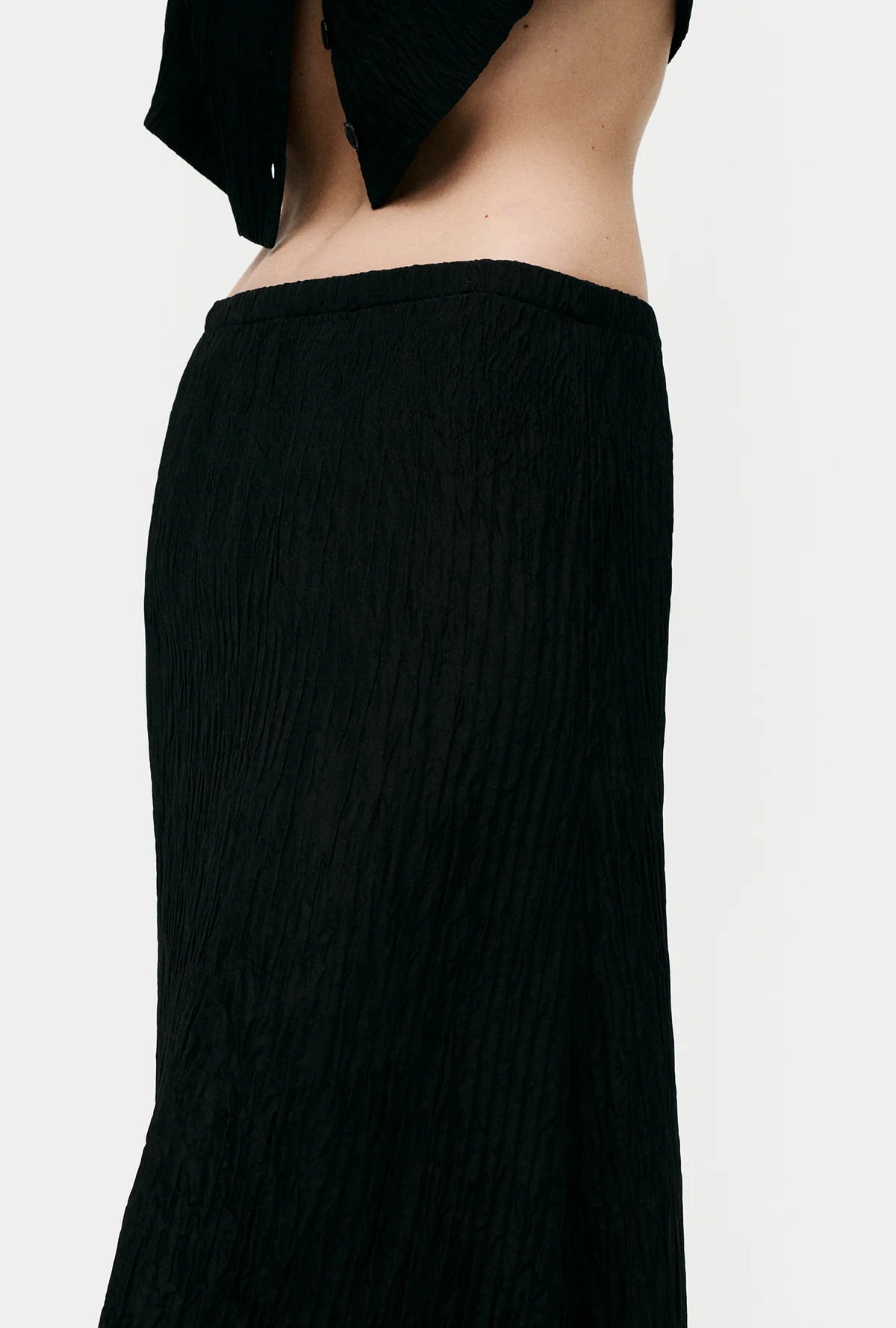 crinkle long bias cut skirt, black