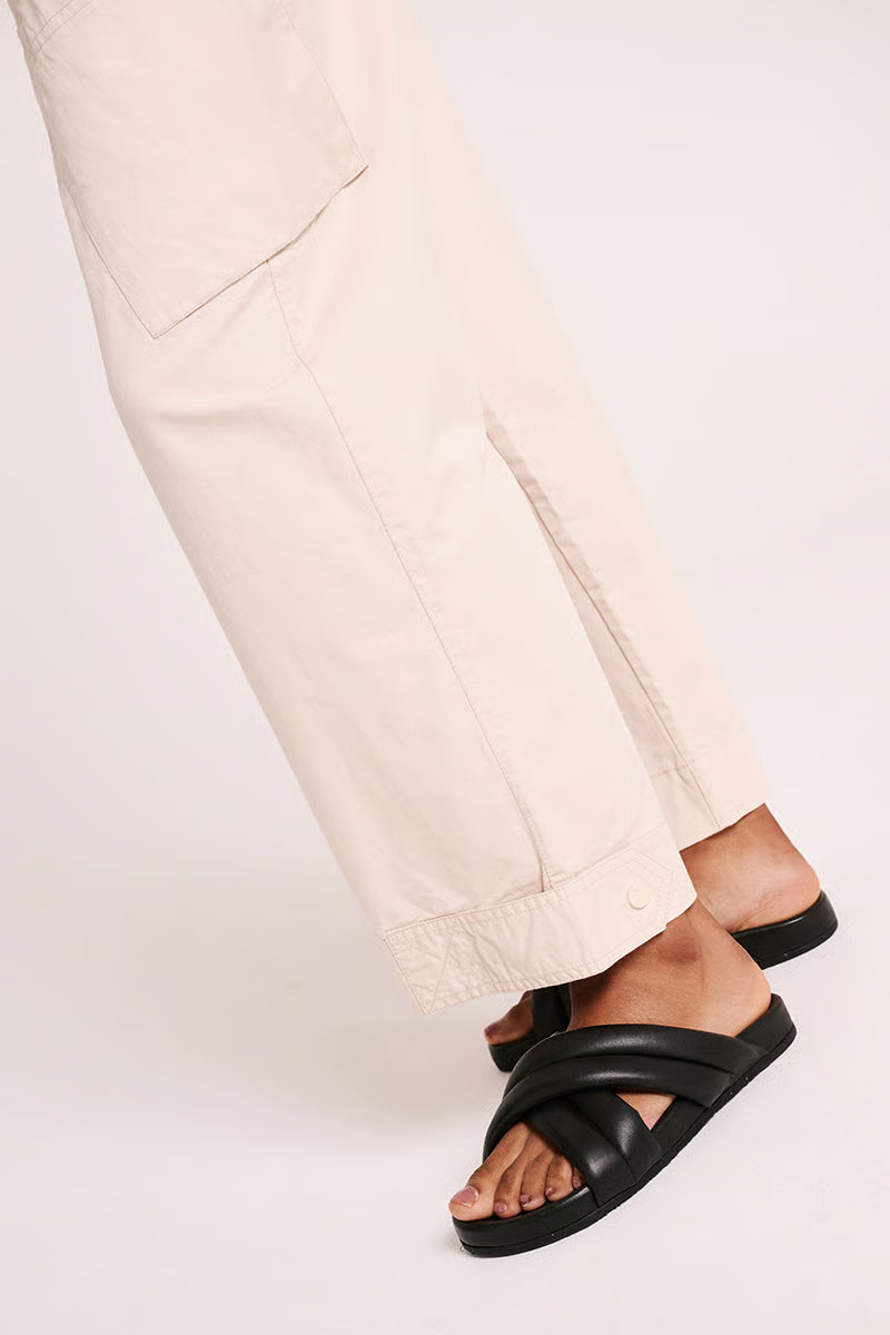 Crossover leather slide, black