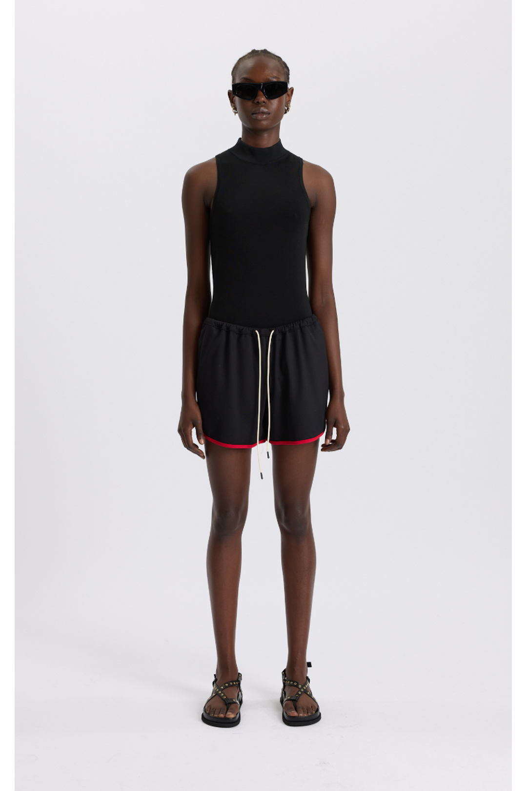 Mini piping detail pique short, black/red