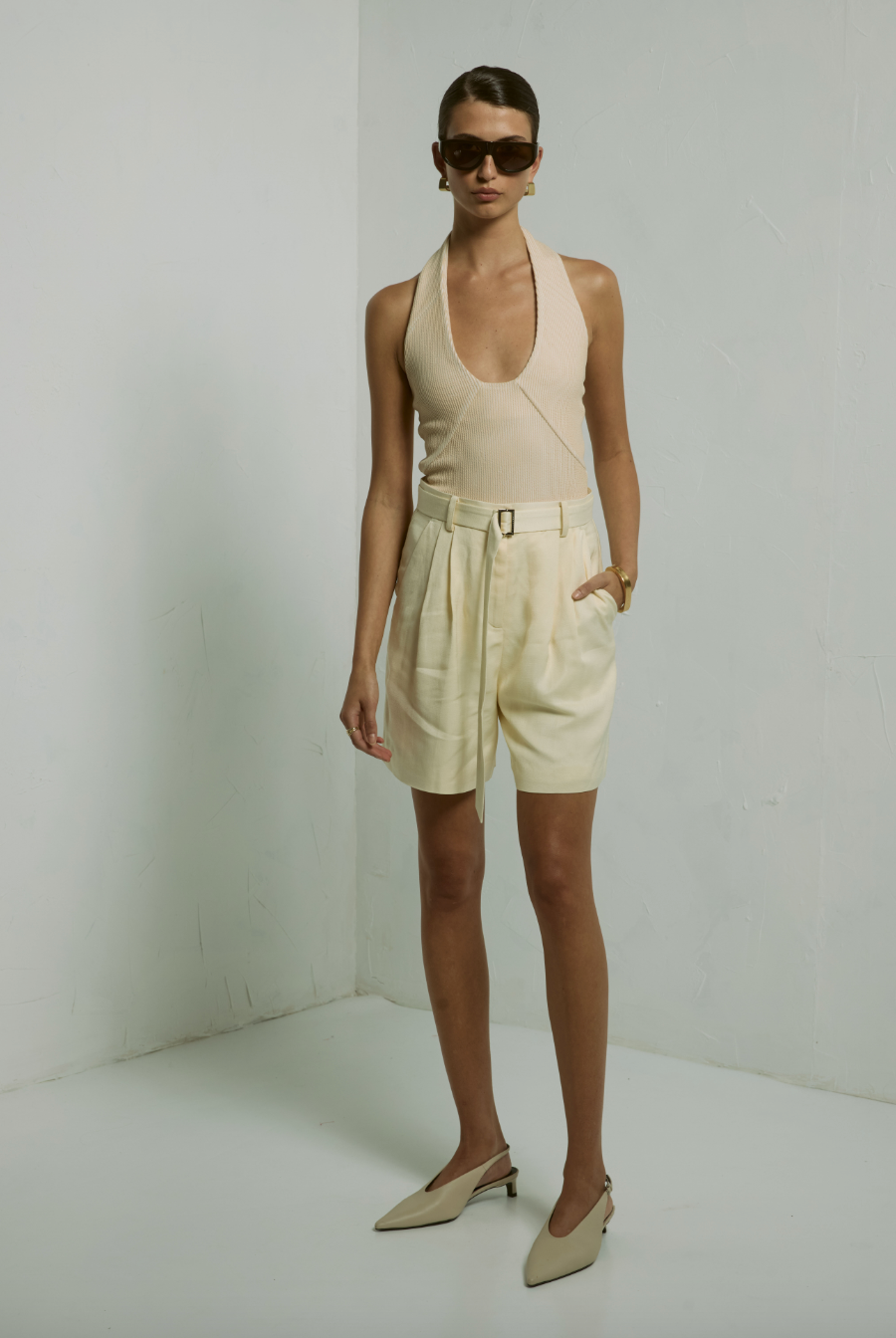 Fate halter, almond